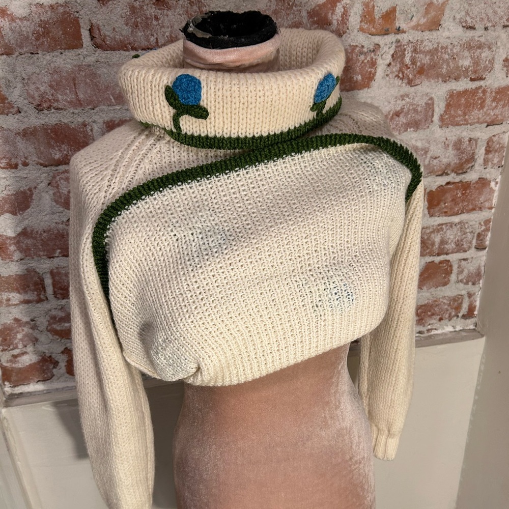 Vintage Catalina cream turtleneck crochet sweater floral embellishment - Picture 10 of 12